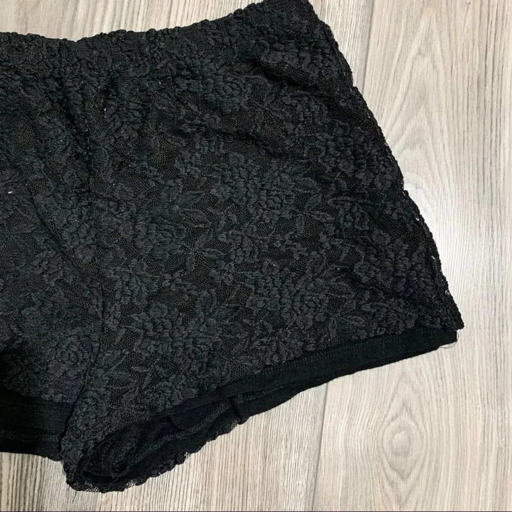 Fashion Nova lace black shorts Sz s - Picture 4 of 5